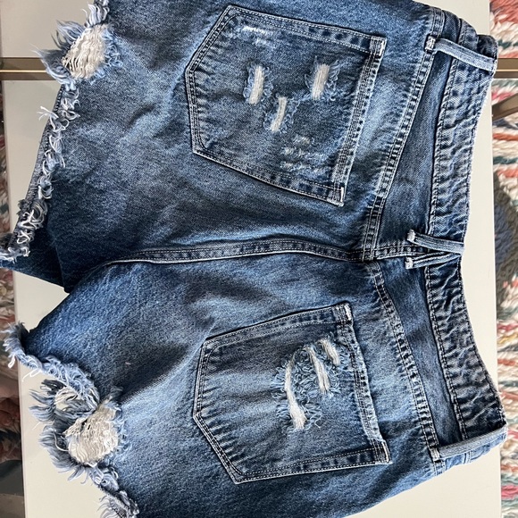 - Good American High Waisted Button Front Distressed Jeans 8/29 - Picture 2 of 4